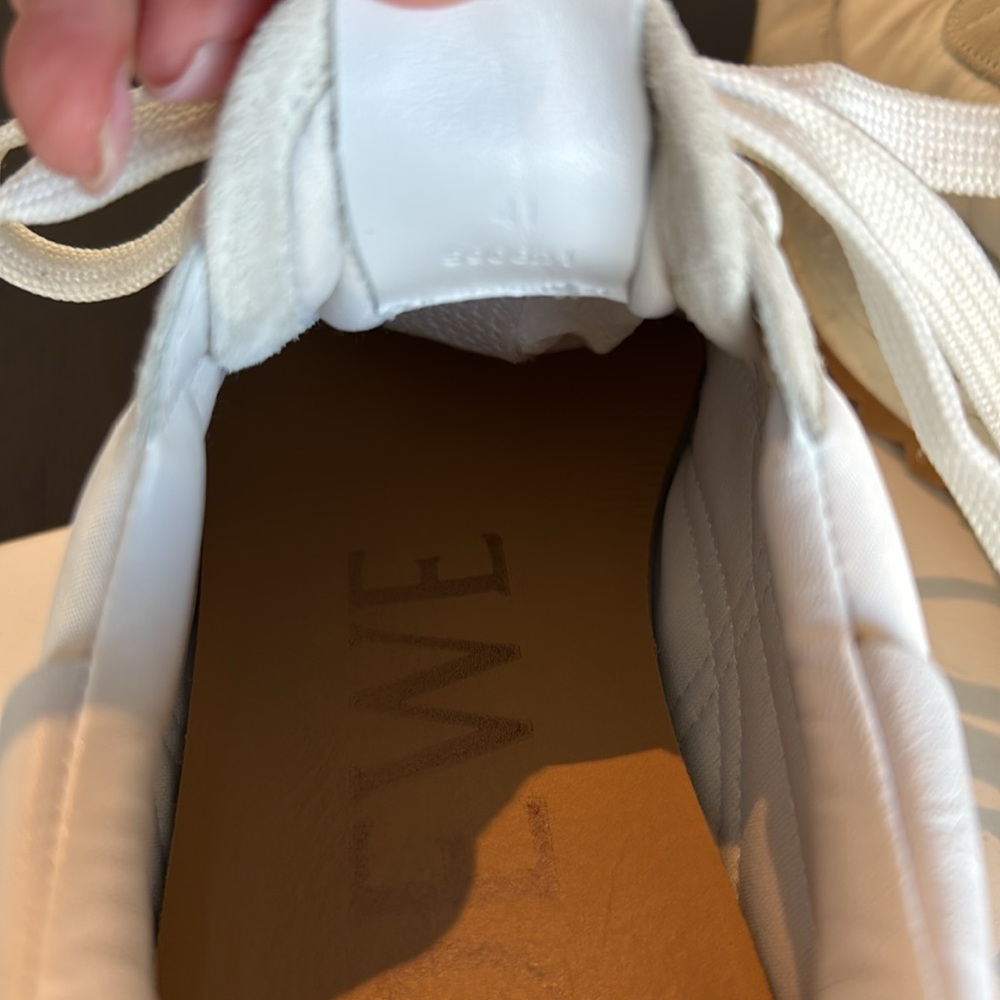 Loewe Flow Runner Used White - Picture 6 of 7